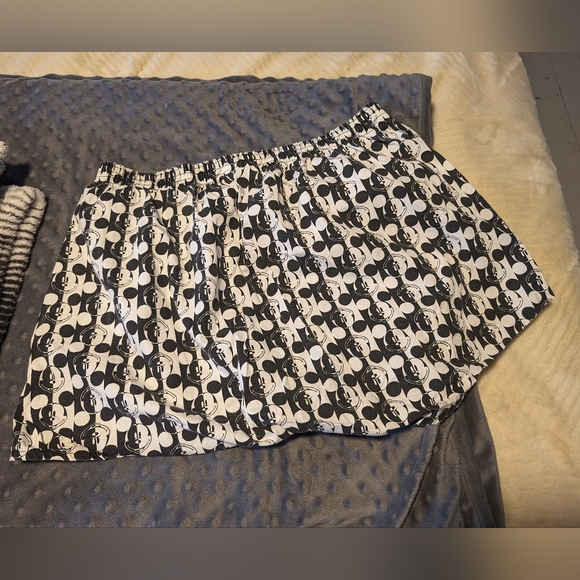 Vintage black and white graphic Mickey & Co shorts - Picture 6 of 7